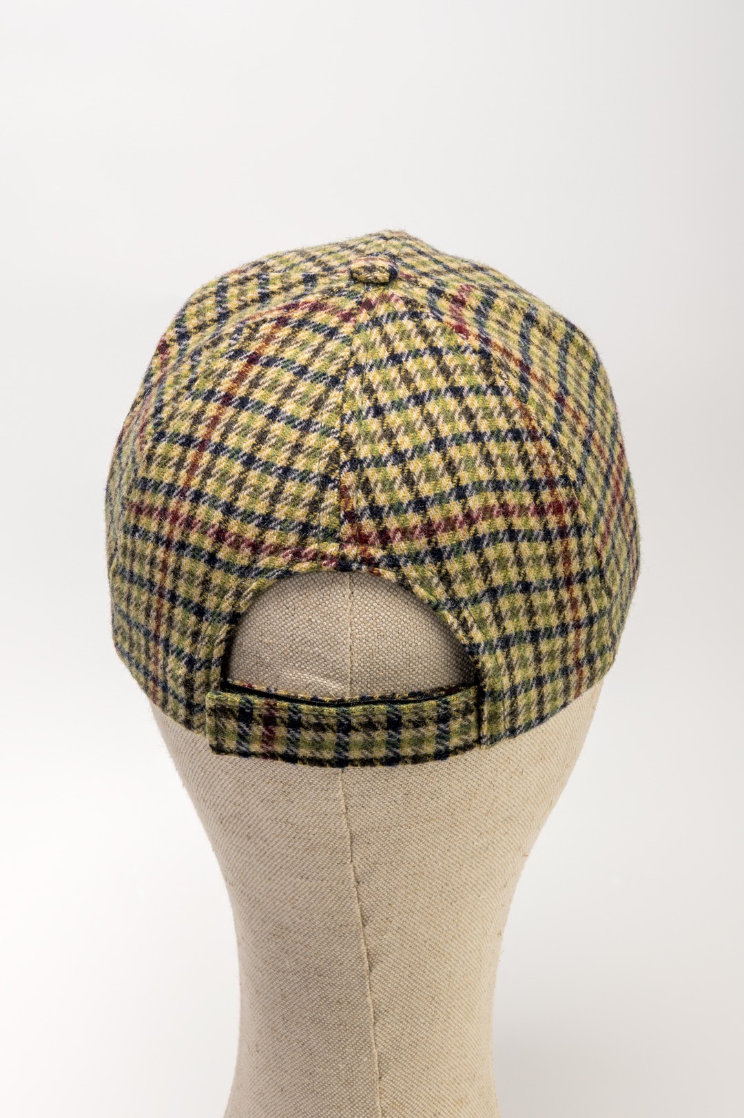 BASEBALL CAP WITH CROW'S LEG