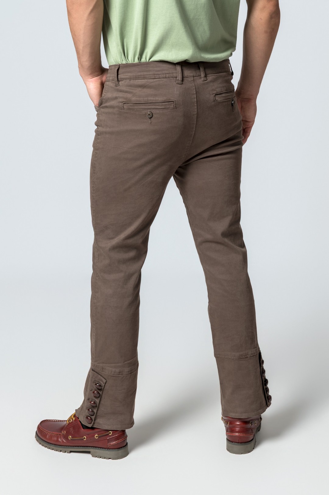PANTALON CAMPERO CON BOTONES MOCA