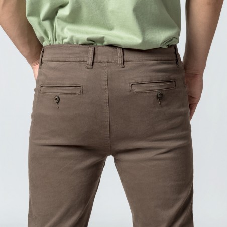 PANTALON CAMPERO CON BOTONES MOCA