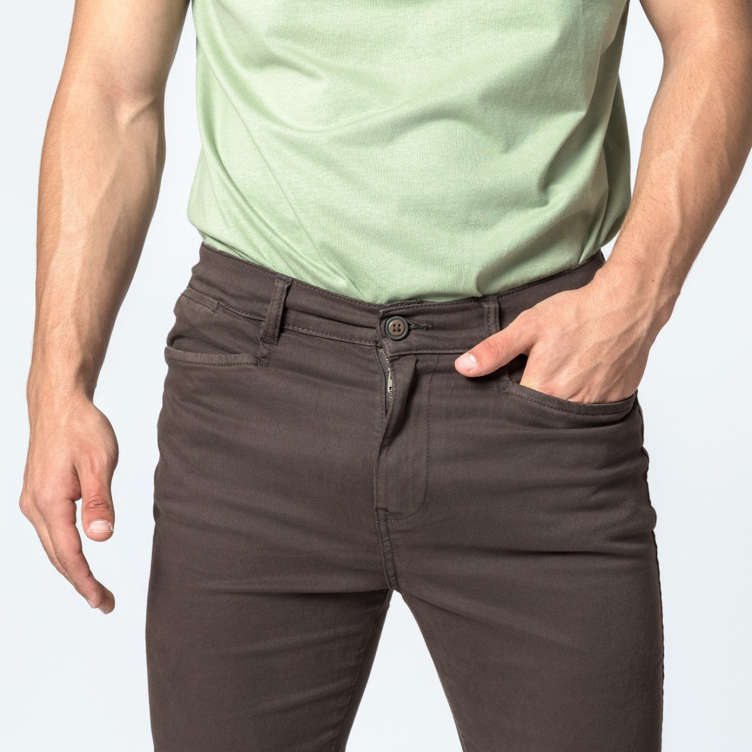PANTALON CAMPERO CON BOTONES MARRON
