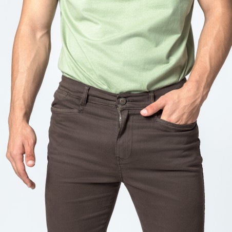 PANTALON CAMPERO CON BOTONES MARRON