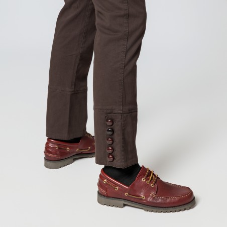 PANTALON CAMPERO CON BOTONES MARRON