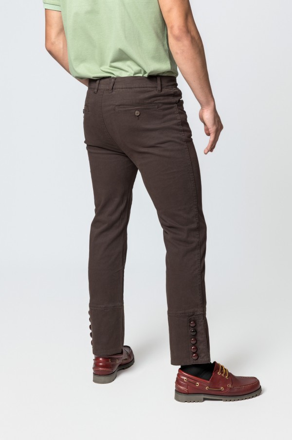 PANTALON CAMPERO CON BOTONES MARRON 2