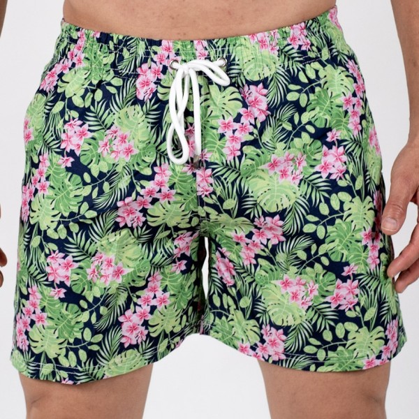 Bañador de hombre negro con diseño floral moderno.