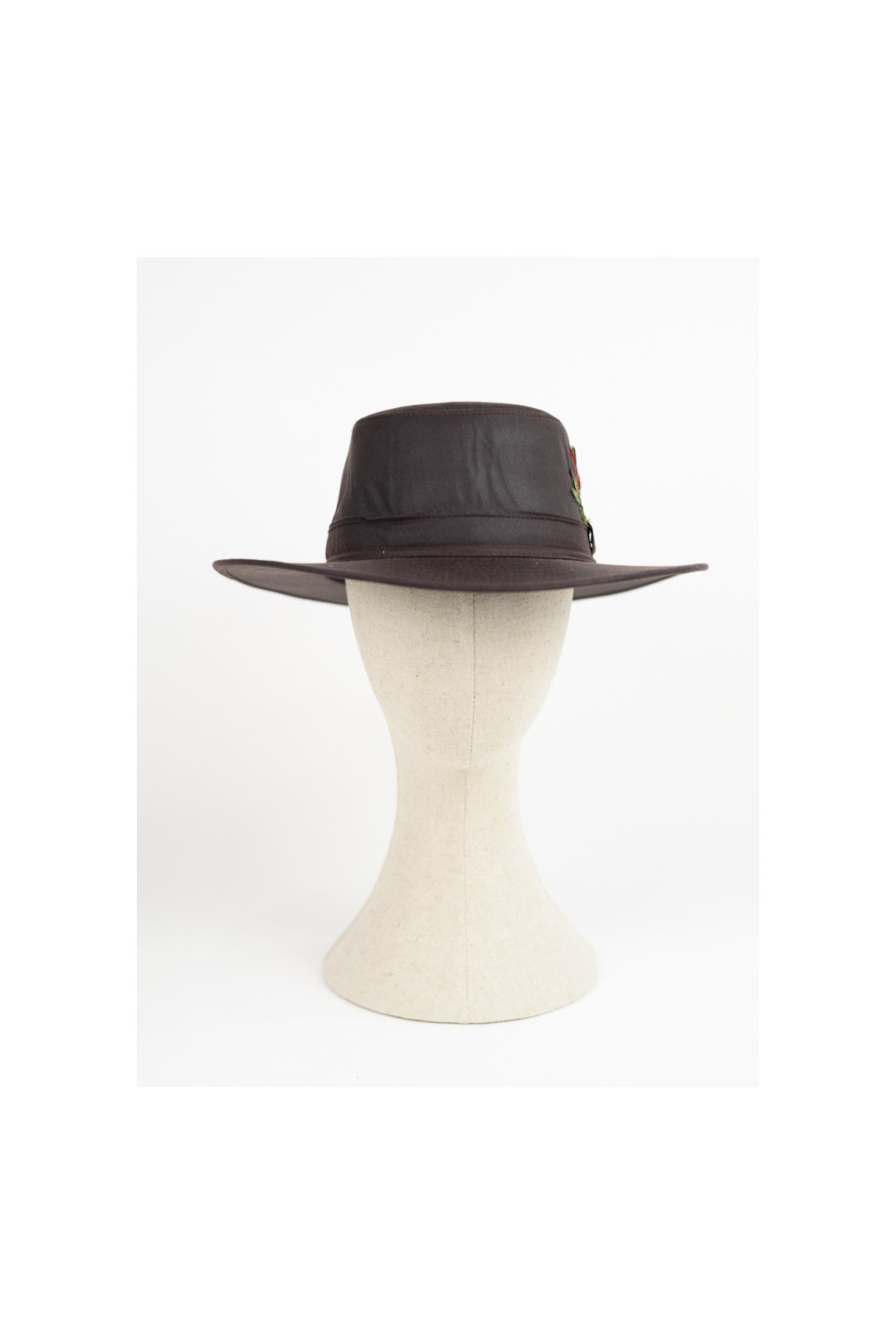SOMBRERO MODELO BRITISH EN ALGODÓN ENCERADO IMPERMEABLE. COLOR MARRÓN