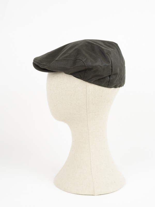 CASQUETTE VISIÈRE CIRÉE CASQUETTE CIRÉE. COULEUR VERTE
