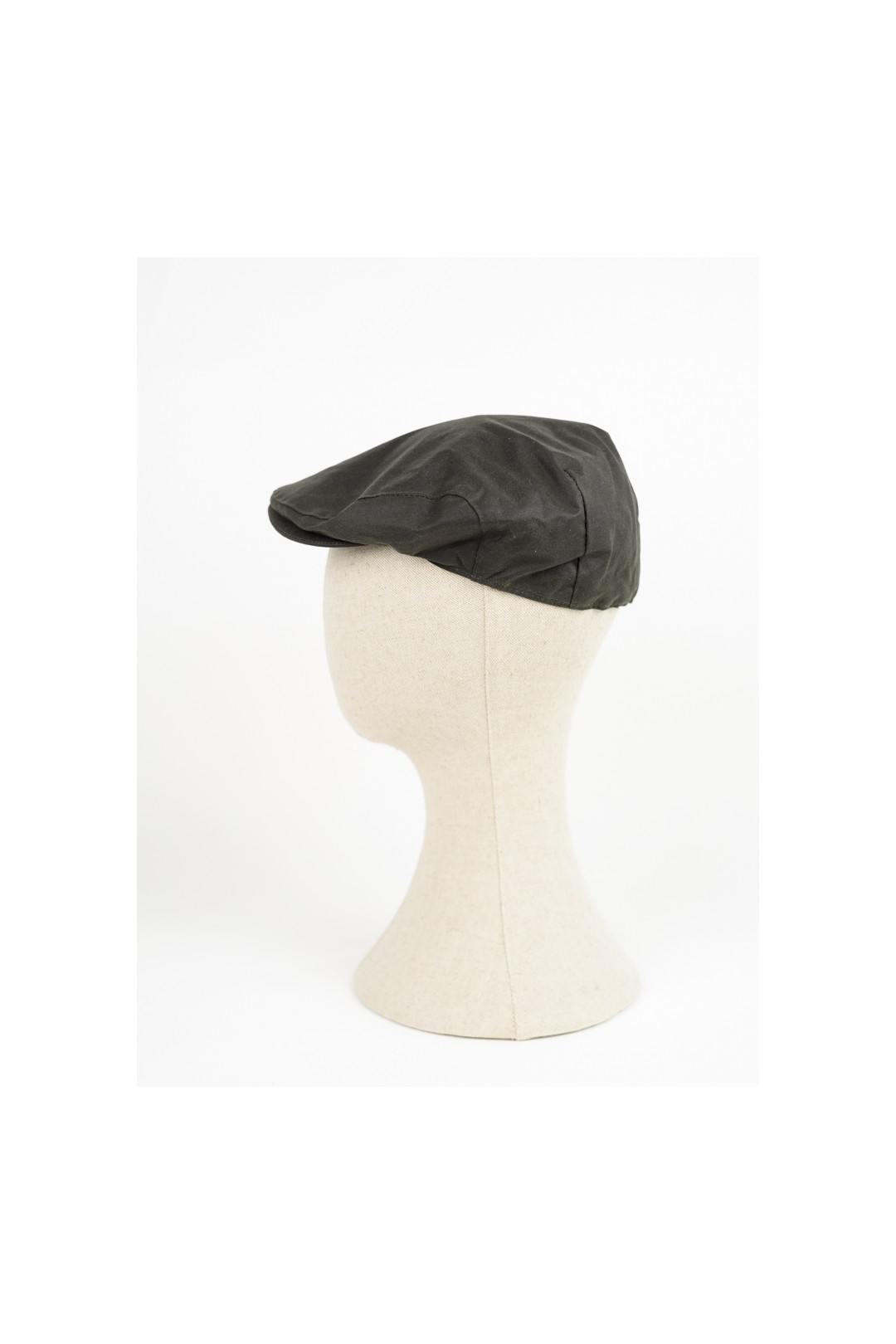 CASQUETTE VISIÈRE CIRÉE CASQUETTE CIRÉE. COULEUR VERTE
